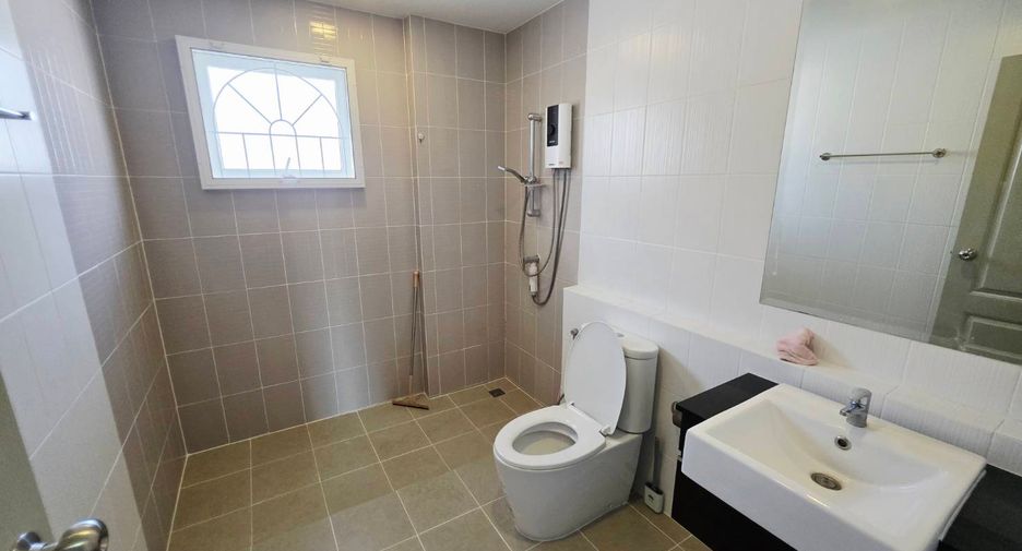 For sale 4 bedrooms house in Khlong Luang, Pathum Thani