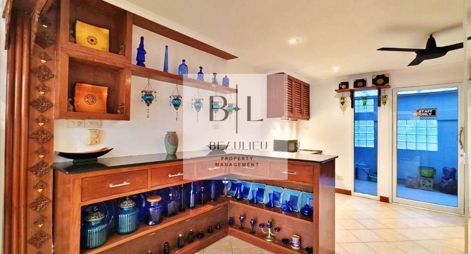 For sale 3 bedrooms townhouse in Bang Lamung, Chonburi