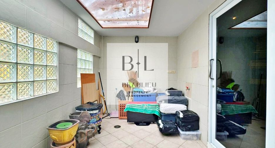 For sale 3 bedrooms townhouse in Bang Lamung, Chonburi