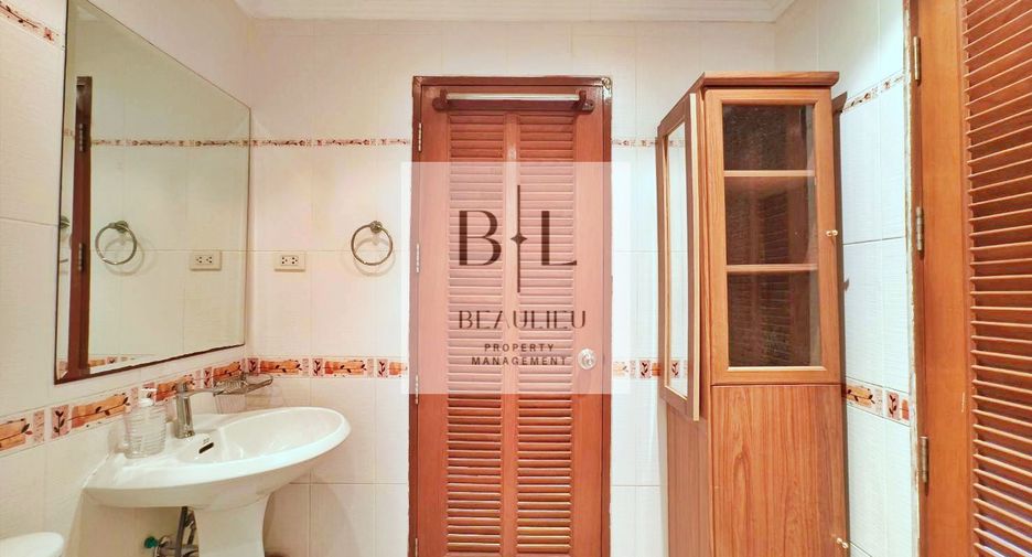 For sale 3 bedrooms townhouse in Bang Lamung, Chonburi