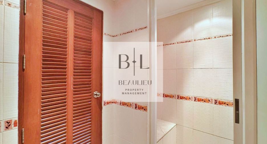 For sale 3 bedrooms townhouse in Bang Lamung, Chonburi