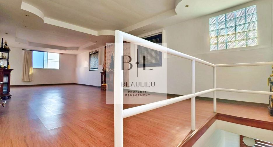 For sale 3 bedrooms townhouse in Bang Lamung, Chonburi