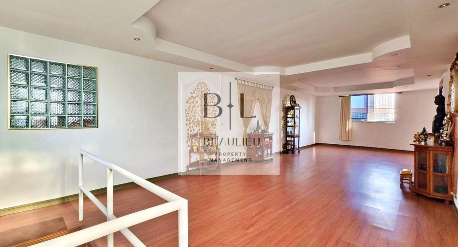 For sale 3 bedrooms townhouse in Bang Lamung, Chonburi