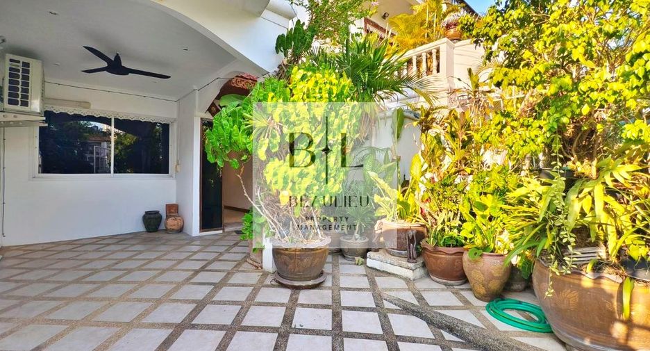 For sale 3 bedrooms townhouse in Bang Lamung, Chonburi