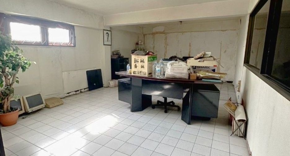 For sale 4 bedrooms retail Space in Rat Burana, Bangkok