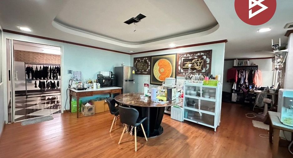 For sale 4 bedrooms retail Space in Rat Burana, Bangkok