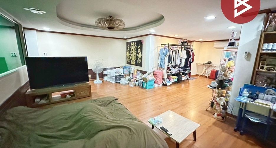 For sale 4 bedrooms retail Space in Rat Burana, Bangkok