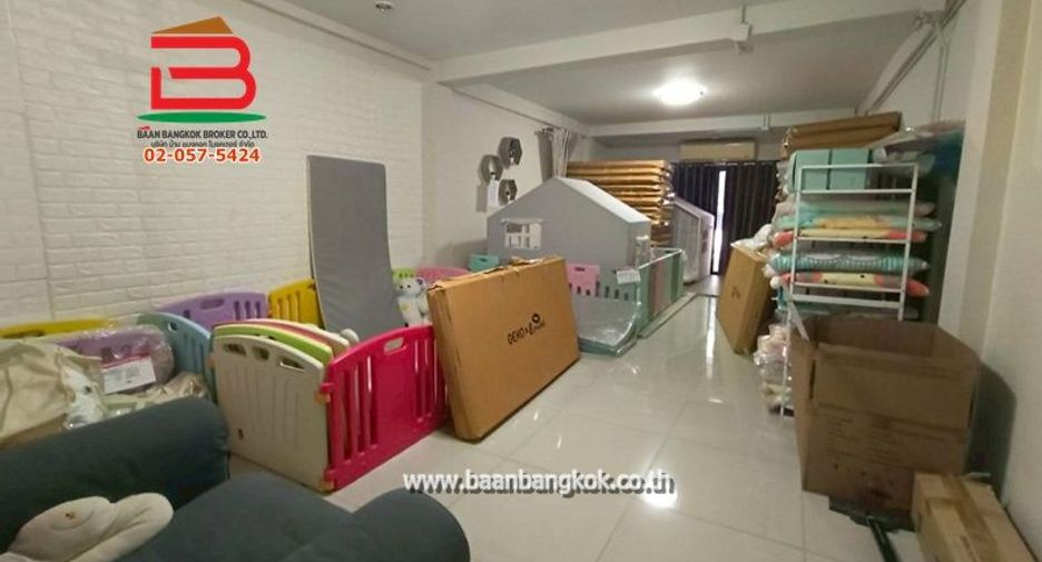 For sale retail Space in Wang Thonglang, Bangkok