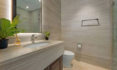 Condo en alquiler y en venta de 3 habitaciones en Khlong Toei, Bangkok