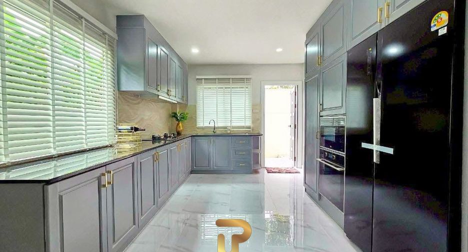 For sale 4 bedrooms villa in Bang Lamung, Chonburi