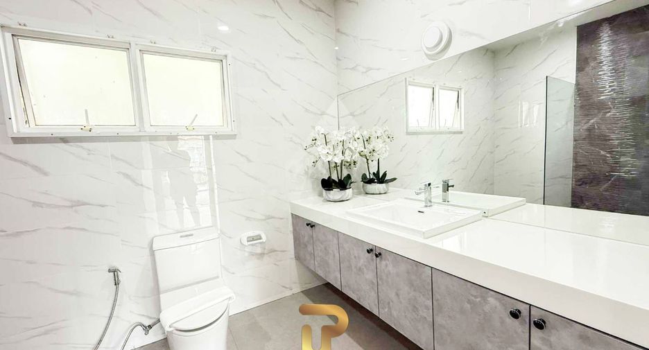 For sale 4 bedrooms villa in Bang Lamung, Chonburi