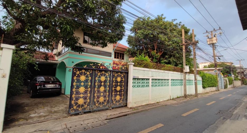 For sale 5 bedrooms house in Bang Phlat, Bangkok