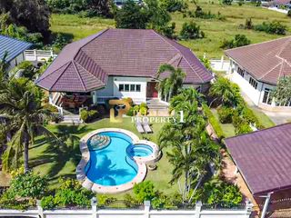 For sale 4 bedrooms villa in Hua Hin, Prachuap Khiri Khan