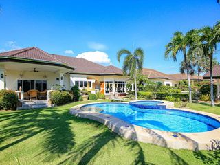 For sale 4 bedrooms villa in Hua Hin, Prachuap Khiri Khan