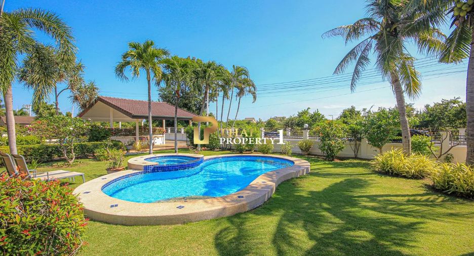 For sale 4 bedrooms villa in Hua Hin, Prachuap Khiri Khan
