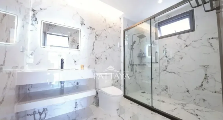 For sale 4 bedrooms villa in Bang Lamung, Chonburi
