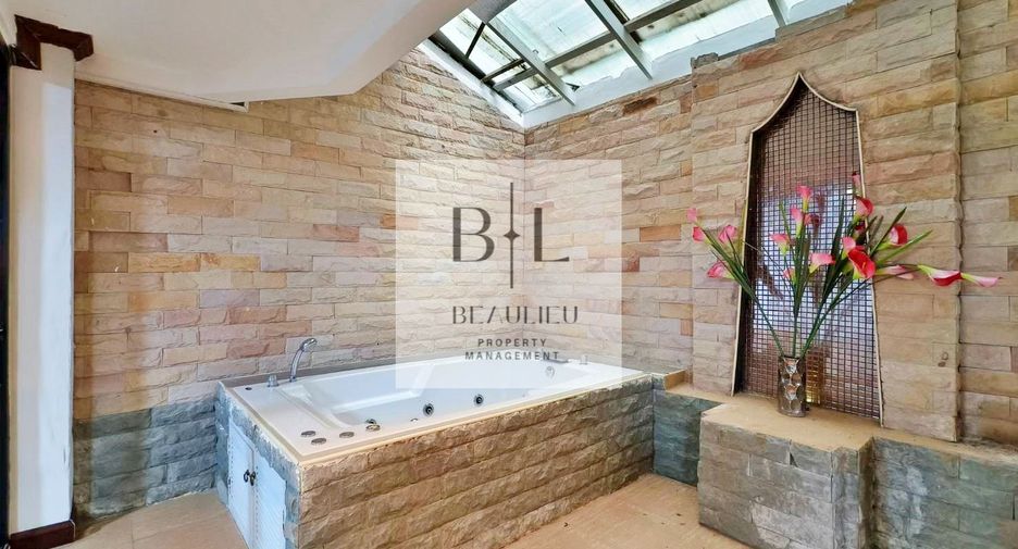 For sale 8 bedrooms townhouse in Bang Lamung, Chonburi