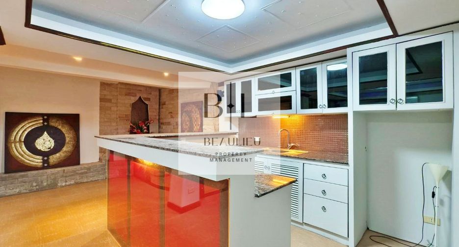 For sale 8 bedrooms townhouse in Bang Lamung, Chonburi