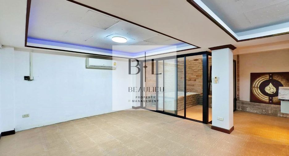 For sale 8 bedrooms townhouse in Bang Lamung, Chonburi