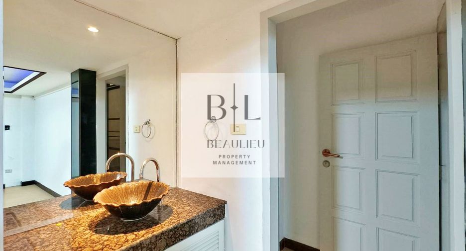 For sale 8 bedrooms townhouse in Bang Lamung, Chonburi