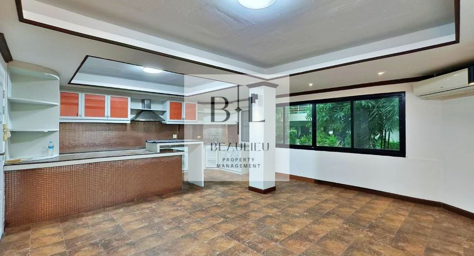 For sale 8 bedrooms townhouse in Bang Lamung, Chonburi