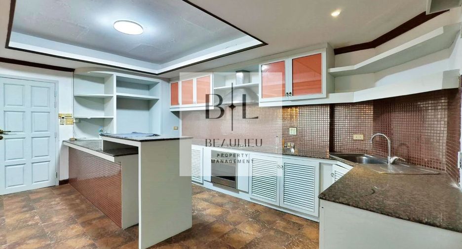 For sale 8 bedrooms townhouse in Bang Lamung, Chonburi