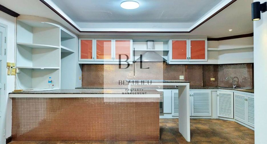 For sale 8 bedrooms townhouse in Bang Lamung, Chonburi