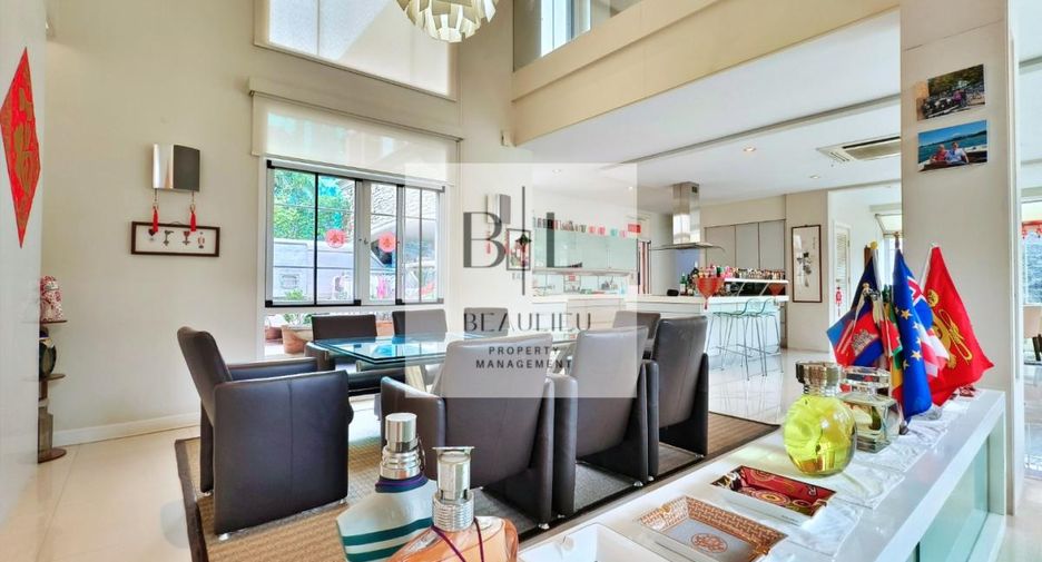 For sale 4 bedrooms house in Bang Kapi, Bangkok