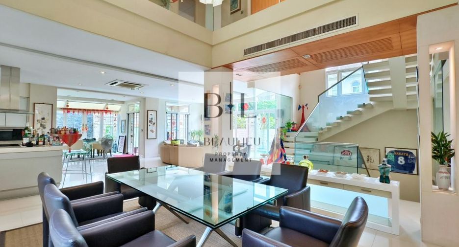 For sale 4 bedrooms house in Bang Kapi, Bangkok