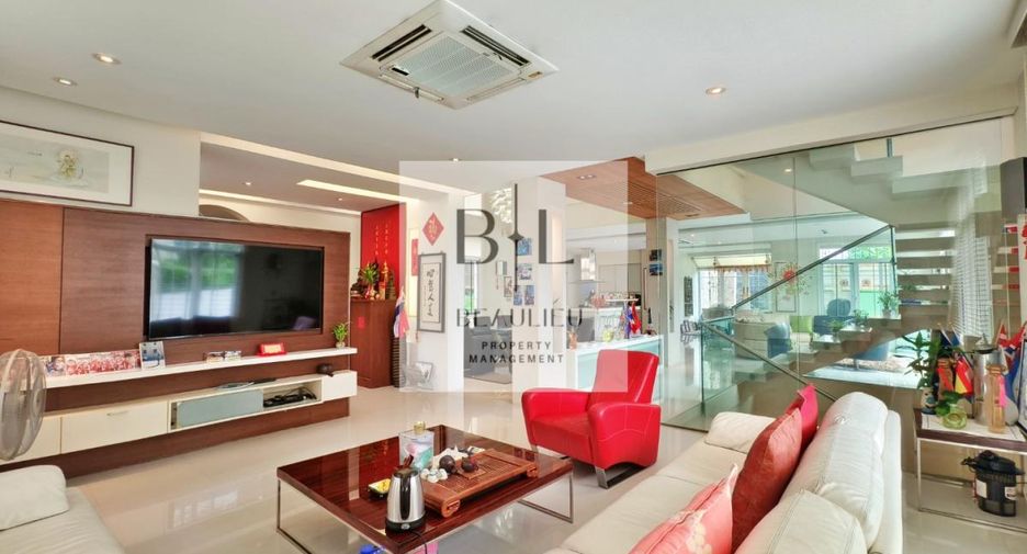For sale 4 bedrooms house in Bang Kapi, Bangkok