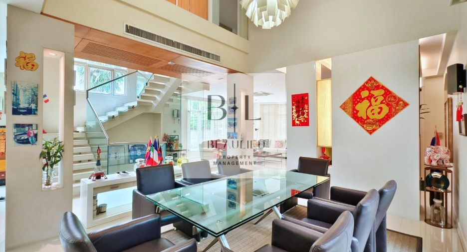 For sale 4 bedrooms house in Bang Kapi, Bangkok