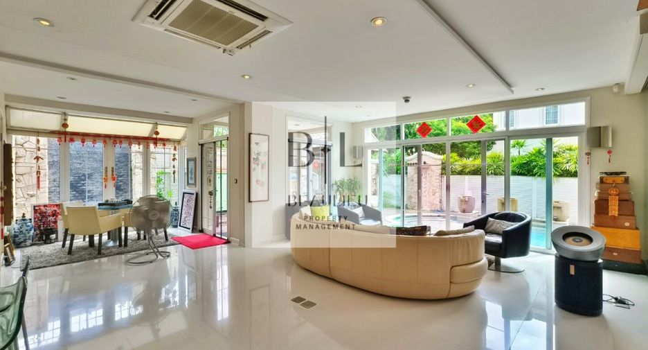 For sale 4 bedrooms house in Bang Kapi, Bangkok