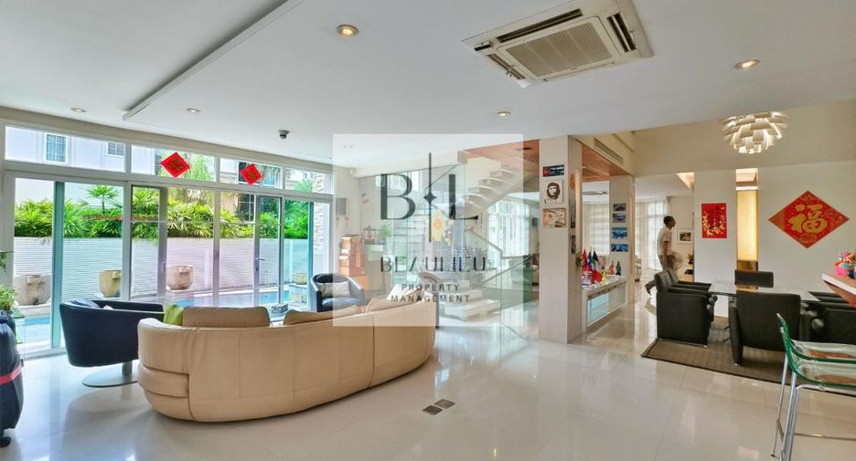For sale 4 bedrooms house in Bang Kapi, Bangkok