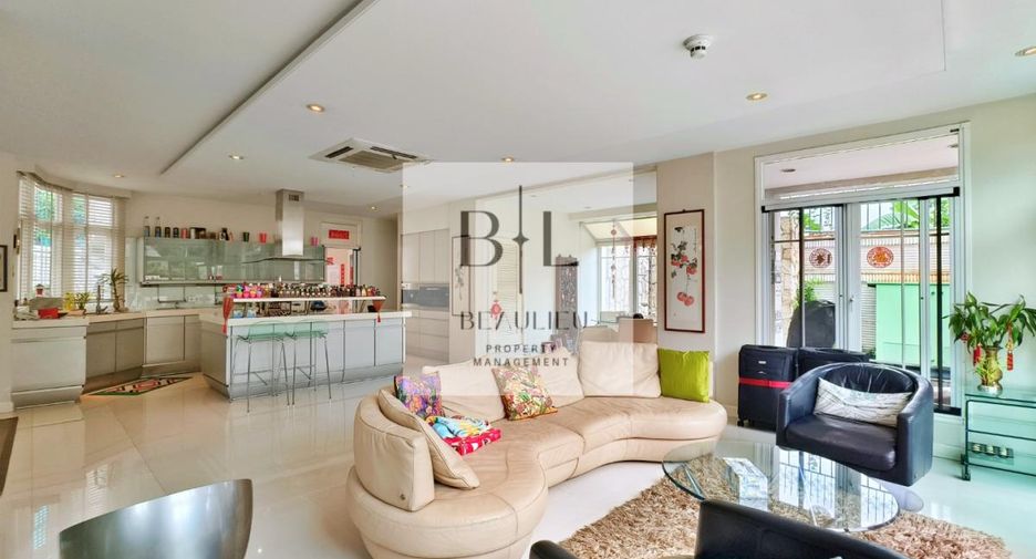For sale 4 bedrooms house in Bang Kapi, Bangkok
