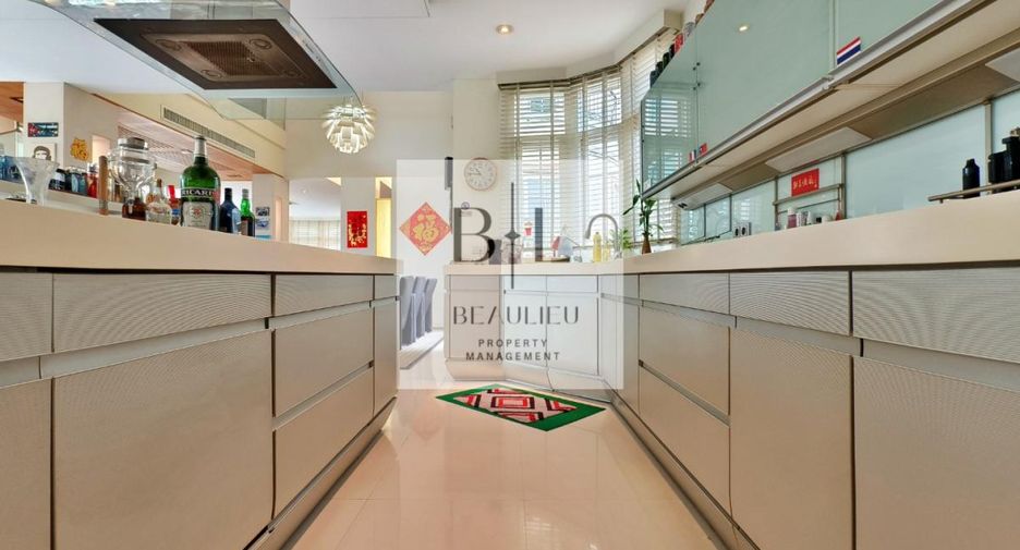 For sale 4 bedrooms house in Bang Kapi, Bangkok