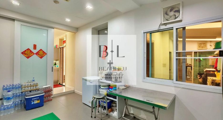For sale 4 bedrooms house in Bang Kapi, Bangkok