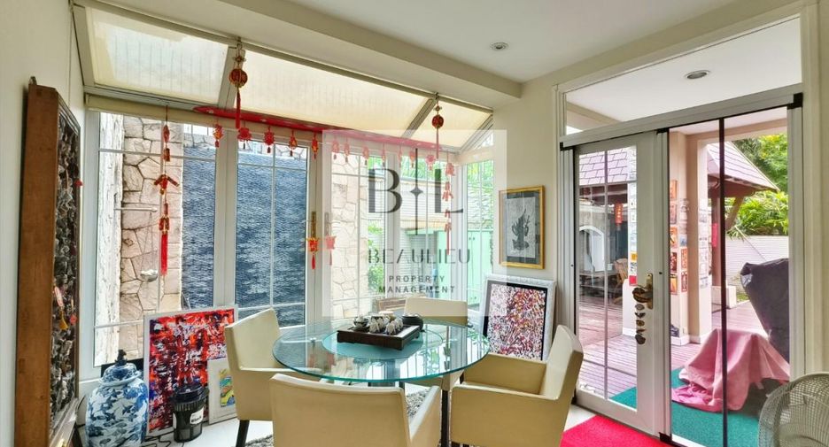 For sale 4 bedrooms house in Bang Kapi, Bangkok