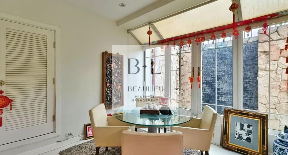 For sale 4 bedrooms house in Bang Kapi, Bangkok