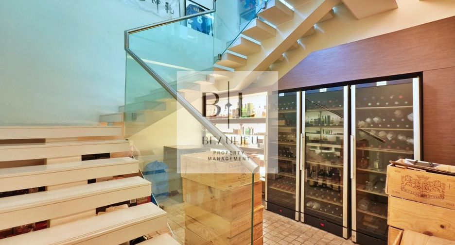 For sale 4 bedrooms house in Bang Kapi, Bangkok