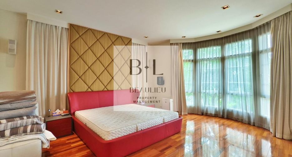 For sale 4 bedrooms house in Bang Kapi, Bangkok