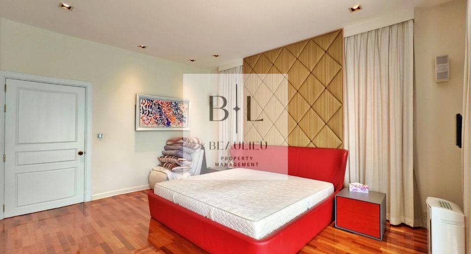 For sale 4 bedrooms house in Bang Kapi, Bangkok