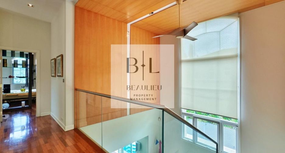 For sale 4 bedrooms house in Bang Kapi, Bangkok