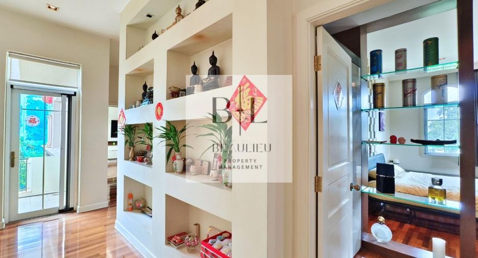 For sale 4 bedrooms house in Bang Kapi, Bangkok