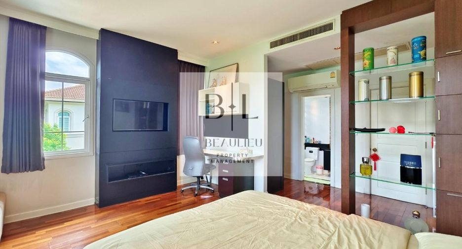 For sale 4 bedrooms house in Bang Kapi, Bangkok
