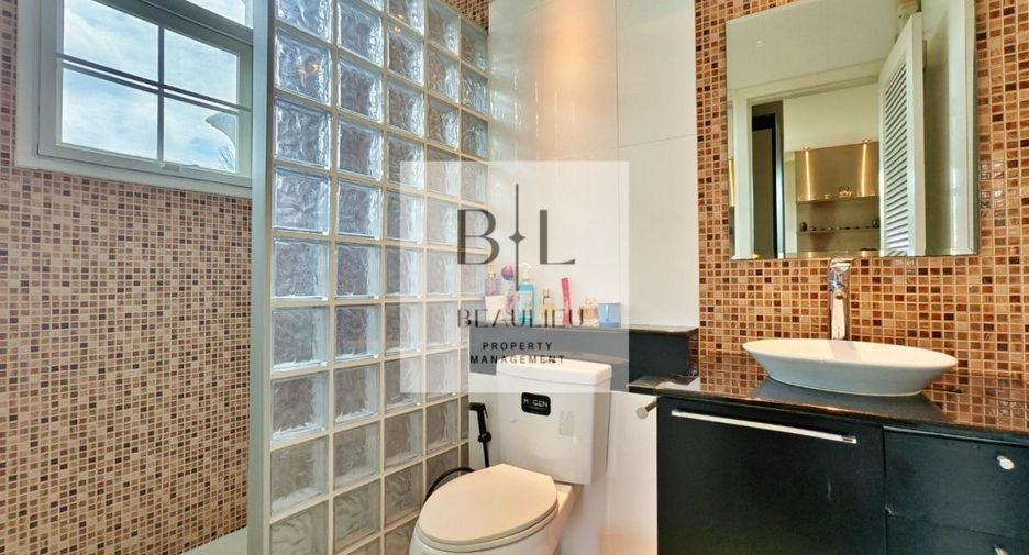 For sale 4 bedrooms house in Bang Kapi, Bangkok