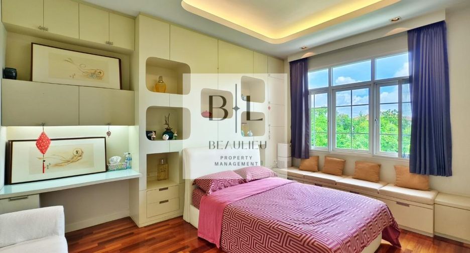 For sale 4 bedrooms house in Bang Kapi, Bangkok