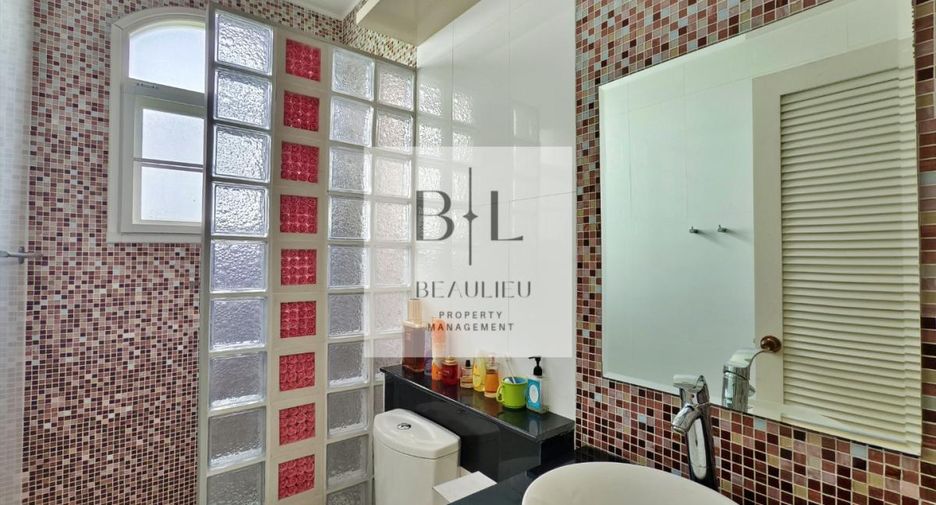 For sale 4 bedrooms house in Bang Kapi, Bangkok
