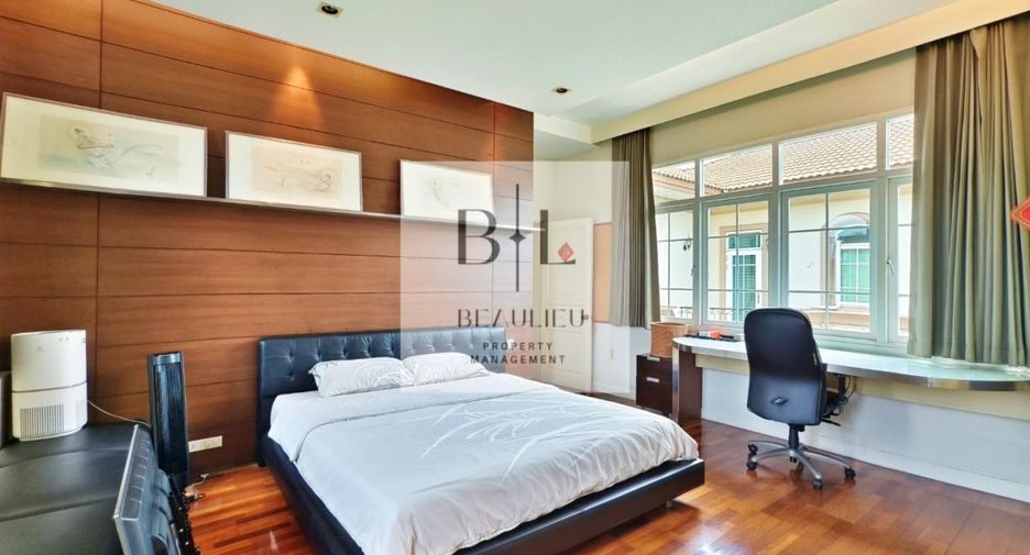 For sale 4 bedrooms house in Bang Kapi, Bangkok