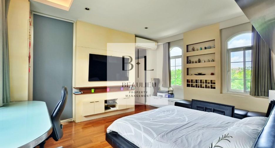 For sale 4 bedrooms house in Bang Kapi, Bangkok