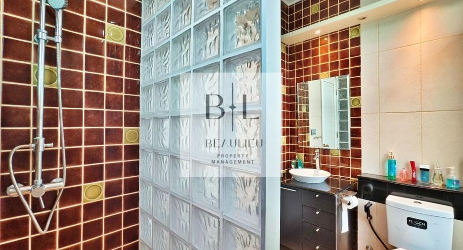 For sale 4 bedrooms house in Bang Kapi, Bangkok
